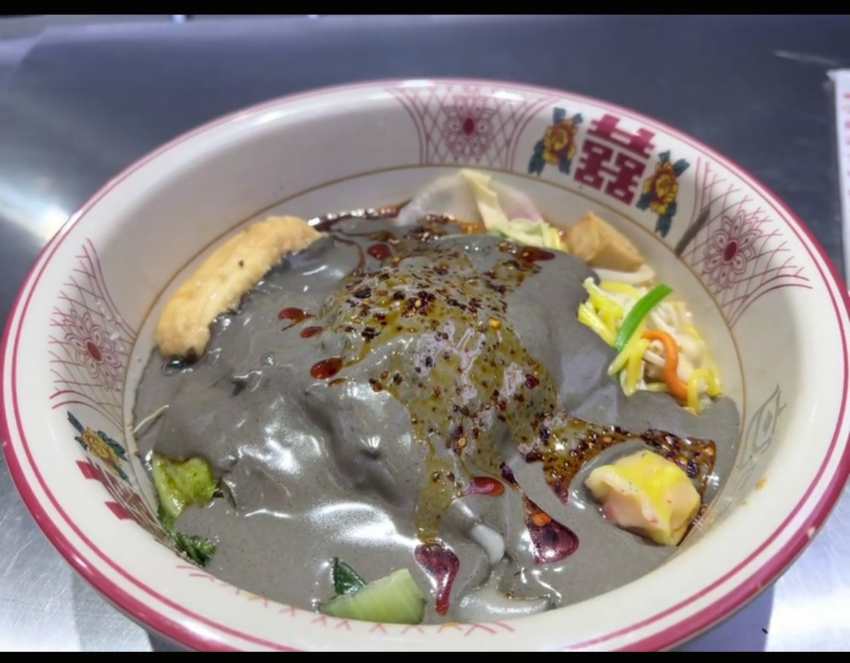 黑芝麻酱麻辣烫_水泥麻辣烫_黑暗料理网红零食图片大全,